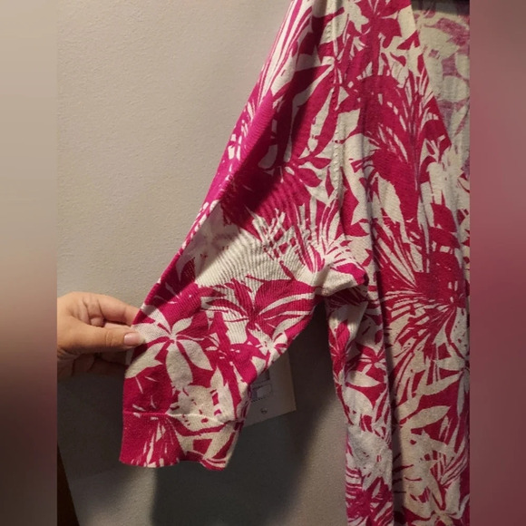 Lane Bryant Pink and White Floral 3/4 Sleeve Button Front Cardigan in Size 26/28 - Picture 7 of 13